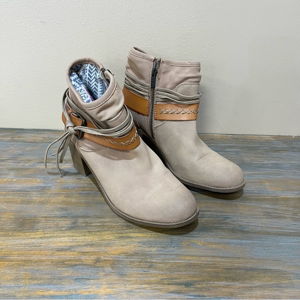 Roxy Dallas Strappy Chunky Heeled Boots Beige Faux Leather Womens 9